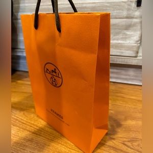 Hermès medium shopping bag. Got directly from Hermes store 100% Authentic